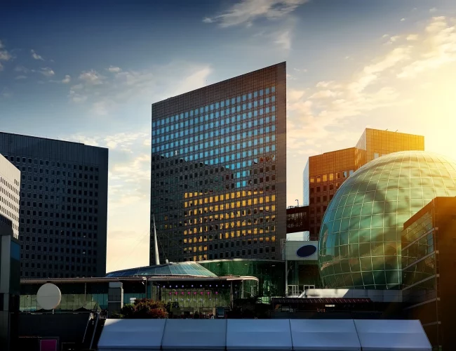 skyscrapers-la-defense-2026-01-08-07-41-09-utc_comprimida